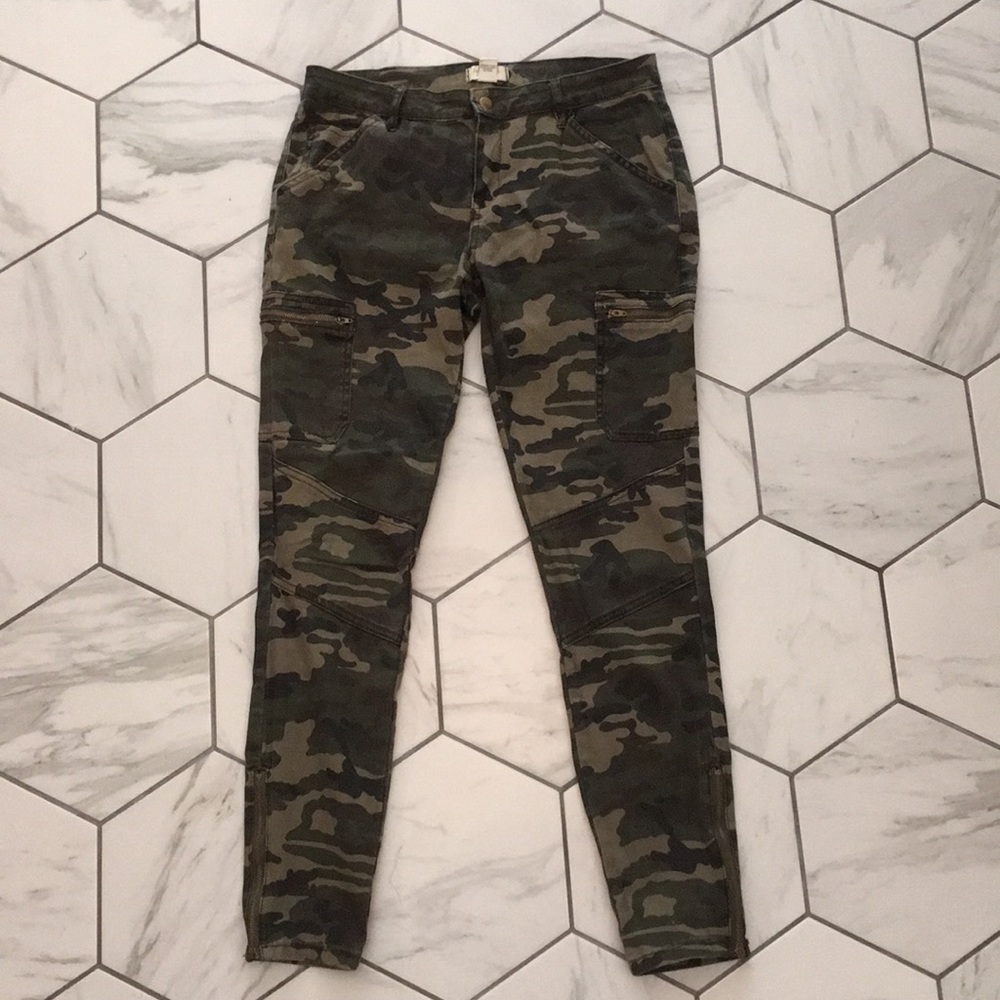 Camo cropped jeans forever 21